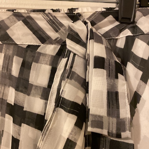 Black and white skirt - Picture 3 of 5